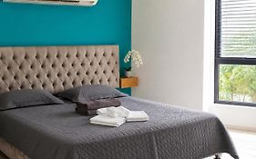 Iate Plaza Hotel 402